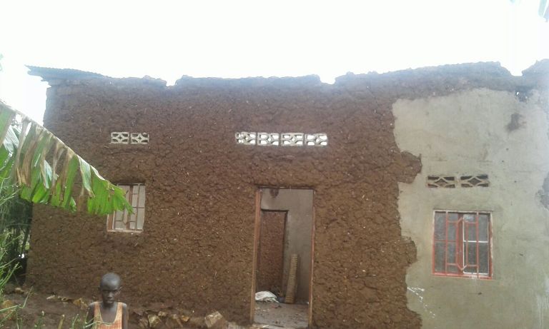 Amwe mu mazu yasigaye yambaye ubusa