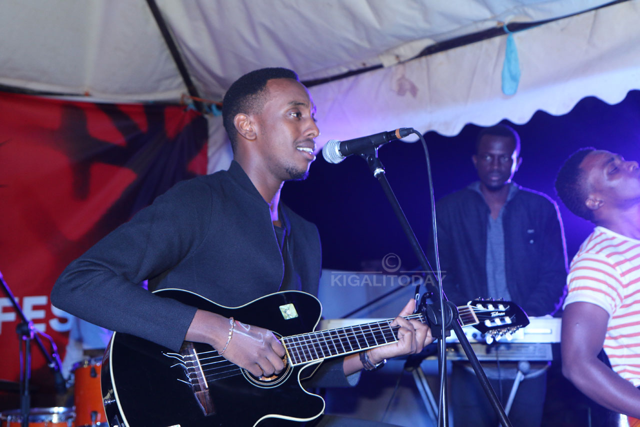 Andy Bumuntu aririmba