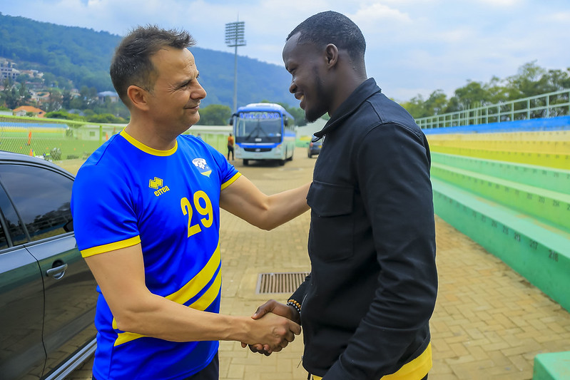 Mutsinzi Ange yabaye uwa mbere ukina hanze wageze mu Rwanda, nyuma ya Bizimana Djiahd uhamaze igihe