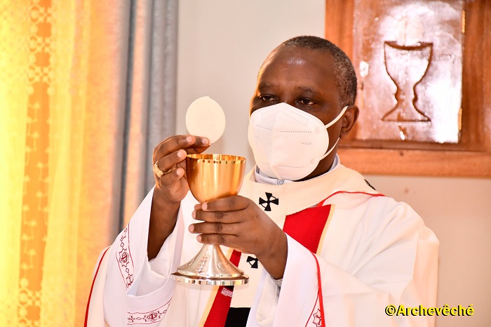 Antoine Cardinal Kambanda yaturiye igitambo cya Misa muri Chapelle y'iyo nyubako