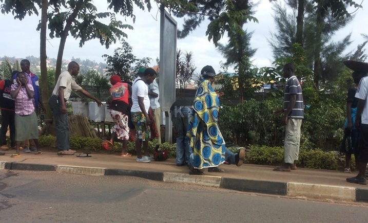 Abari kuri moto bakomeretse byoroheje.