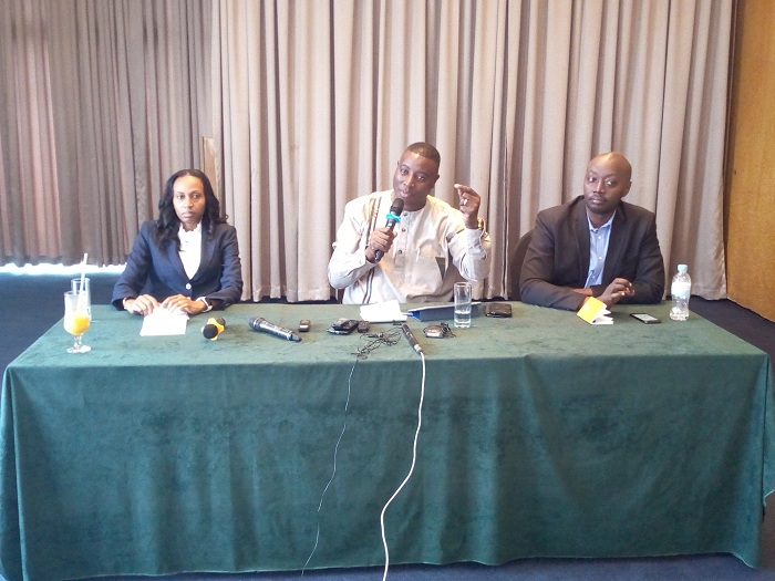 Apotre Dr. Paul Gitwaza (hagati) ni umwe mu basobanuye iby