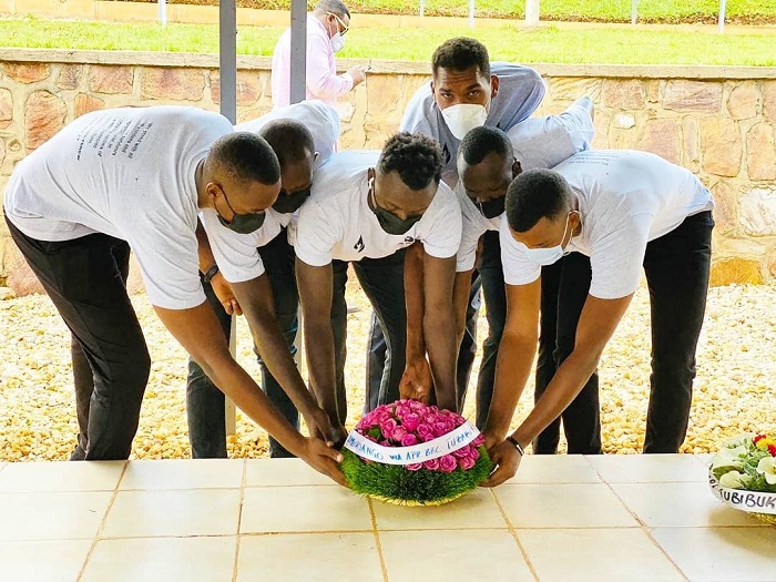 Abakinnyi ba APR BBC bashyira indabo ahashyinguye imibiri y