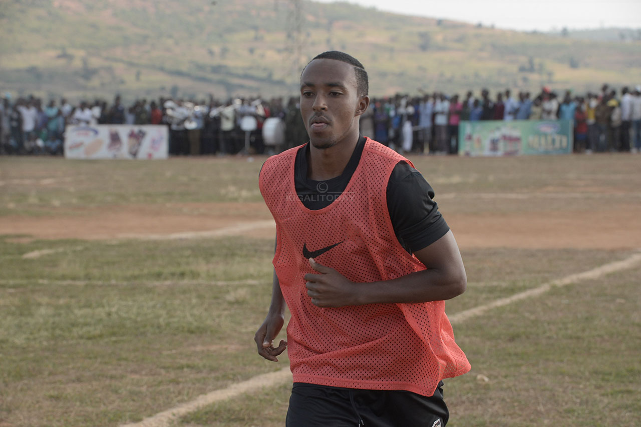 Sekamana Maxime wabanje ku ntebe y'abasimbura yishyushya