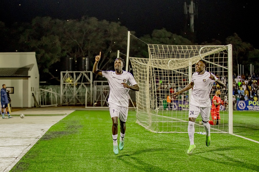 Hakim Kiwanuka yishimira igitego cya mbere cya APR FC 