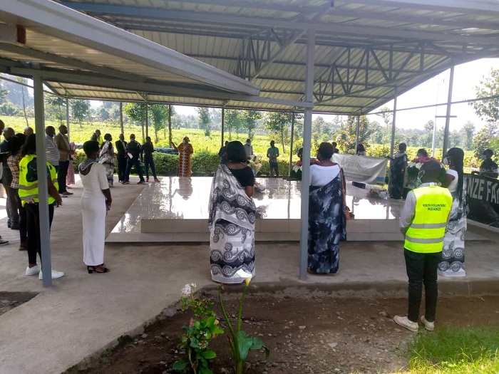 Abafana ba APR FC Musanze Fan Club babwiwe amateka ya Jenoside mu cyahoze ari Komini Kinigi