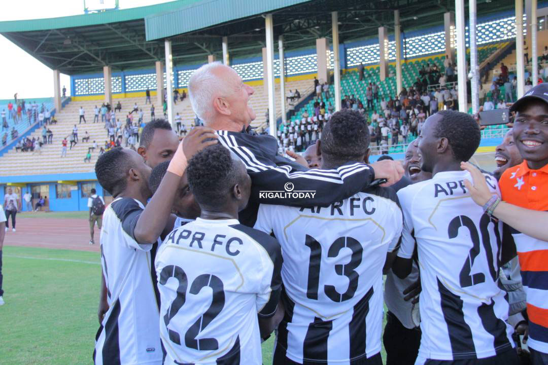 Abakinnyi bashyira mu kirere umutoza Petrovic