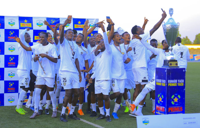 APR FC imaze iminsi itwara ibikombe mu Rwanda, ariko yagera hanze bikanga