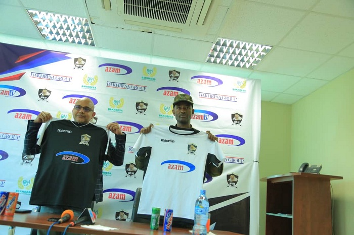 Umuyobozi wa Bakhresa Grain Milling Rwanda Munir Bakhresa yari ahagarariye uruganda, mu gihe Major General Mubarak Muganga yari ahagarariye APR FC