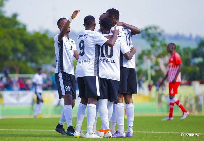 Abakinnyi ba APR Fc bishimira igitego cya mbere