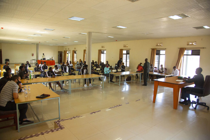 Abakinnyi ba APR FC mu nama n'abayobozi