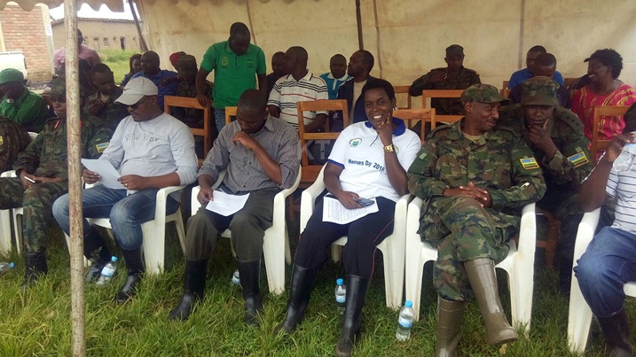 Nyuma y'umuganda hakurikiyeho inama yahuje abaturage n'ubuyobozi.