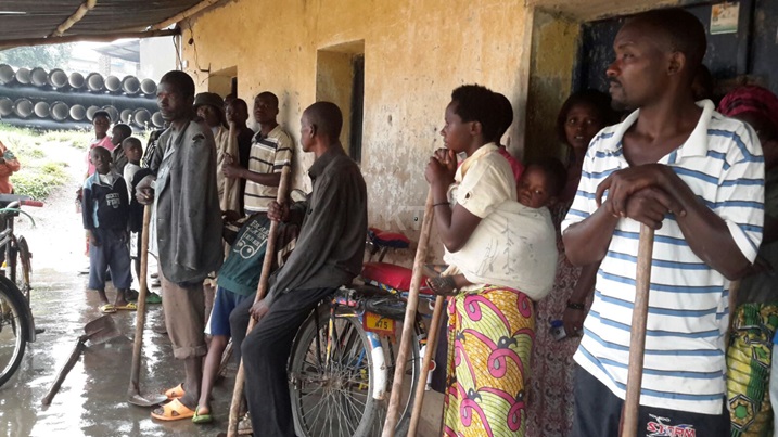 Ariko imvura yaguye yaje kubarogoya bituma babanza kuyugama, ihise bakomeza ibikorwa barimo.