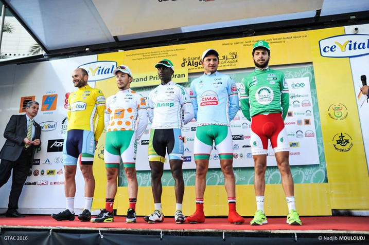 Areruya Joseph (hagati) na bagenzi baje ku myanya y'imbere