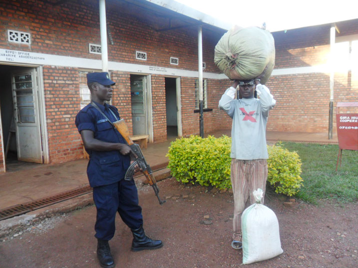 Rwemera arasaba abacuruza ibiyobyabwenge kubireka kuko bigira ingaruka ku bantu benshi na nyiri ukubicuruza adasigaye.