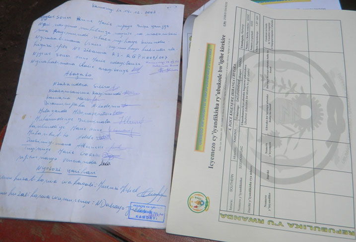 Yatawe muri yombi azira kwiyandikishaho ikibanza kirimo inzu yasigiwe n'umuzungu.