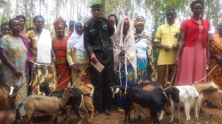 Bamwe mu bagore bahawe ihene mu Karere ka Nyagatare