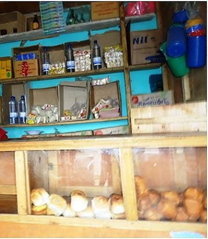 Ubucuruzi bwe bumwinjiriza ibihumbi 50 buri kwezi bikaba byaramurinze gutega amaboko.