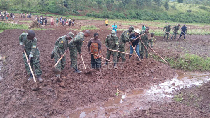 Muri Army Week 2017 hakozwe ibikorwa bitandukanye birimo gufasha abaturage mu buhinzi 