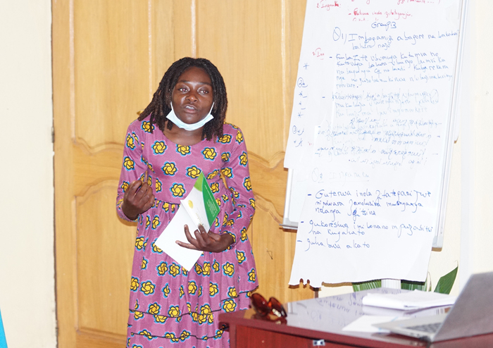 Muri aya mahugurwa bahawe umwanya wo kungurana ibitekerezo ku ngingo zitandukanye zirebana n