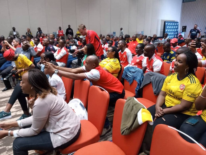 Ubwo David Luiz yari mu Rwanda, abafana ba Arsenal babonye amahirwe yo guhura na we baraganira