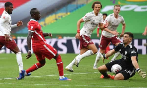 Umunyezamu wa Arsenal Martinez yakoze akazi katoroshye muri uyu mukino. Aha yavanagamo bumwe mu buryo bwari bwabazwemo igitego bwageragejwe n'umunya Senegal Sadio Mane