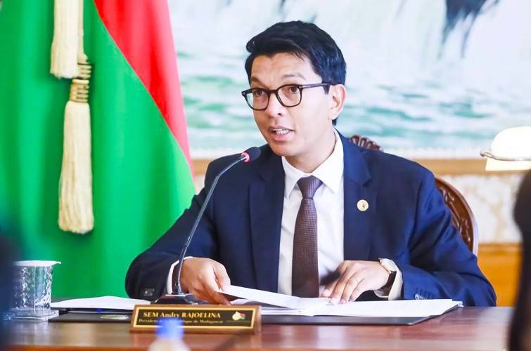 Perezida wa Madagascar, Andry Rajoelina yashyize umukono ku itegeko ryo gukona abansambanya abana