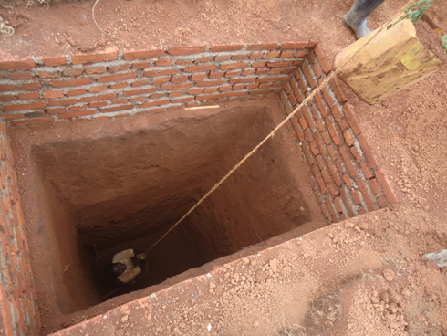 ashobora gucukura umwobo wa metero 25 mu icumweru kimwe mu gihe mbere byamutwaraga ukwezi.