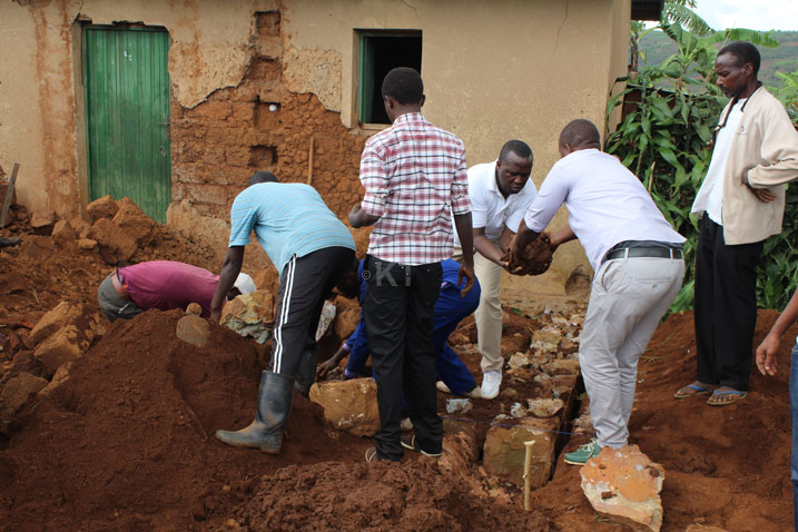 AVEGA week yatangijwe no gusana amazu ya bamwe mu bacitse ku icumu rya Jenoside yakorewe Abatutsi, mu Murenge wa Fumbwe.