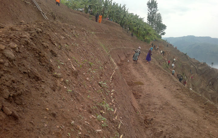 Ayo materasi ndinganire bayashyiraho imirwanyasuri irimo imbingo ndetse n'imingoti ifata amazi.