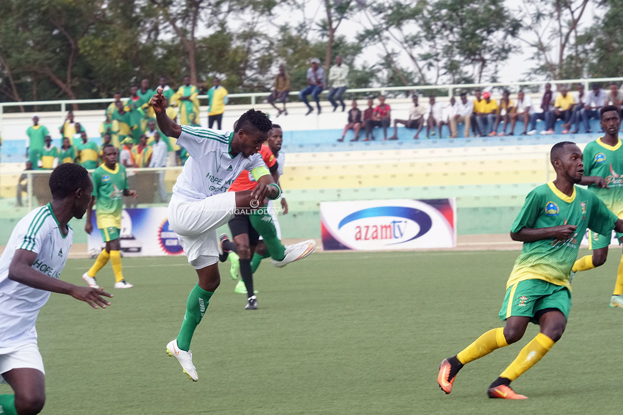 Mugheni Fabrice agerageza ishoti rya kure