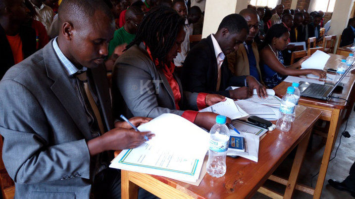 Ba gitifu b'imirenge yo mu karere ka Huye basinyanye imihigo n'umuyobozi w'akarere baniyemeza kuva mu biro bakegera abaturage 