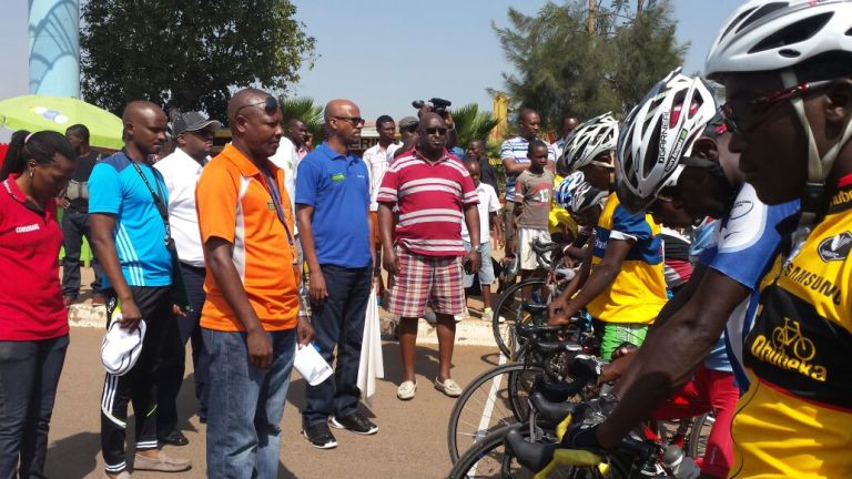 Babanje gufata umunota wo kwibuka Hon Kamanda Charles wayoboye iri shyirahamwe.