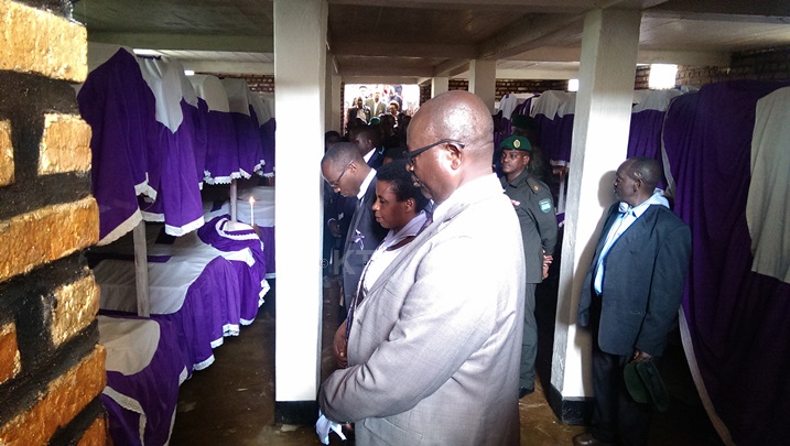 Babanje kunamira imibiri yabazize jenocide aho ishyinguye.