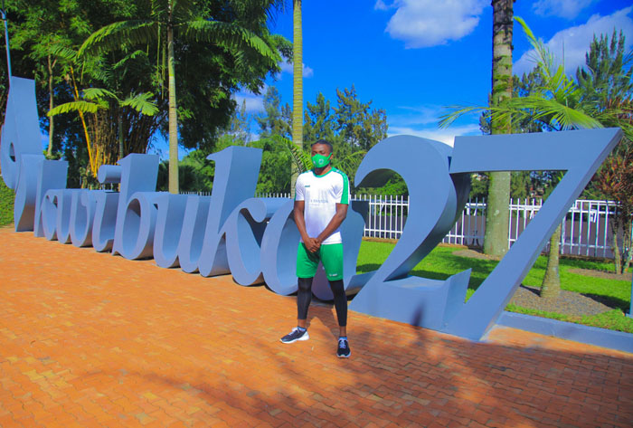 Umunya-Nigeria Samson Babua ku rwibutso rwa Gisozi