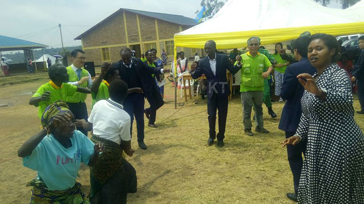 Bacinya akadiho mu birori byo gusezera.