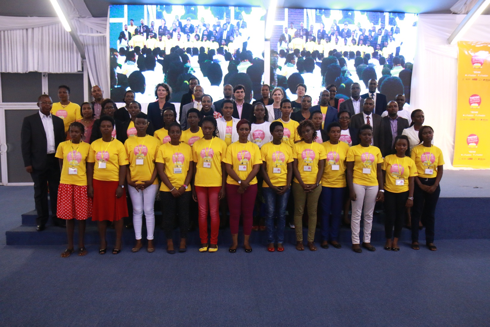 Nyuma y'uyu muhango bafashe ifooy'Urwibutso