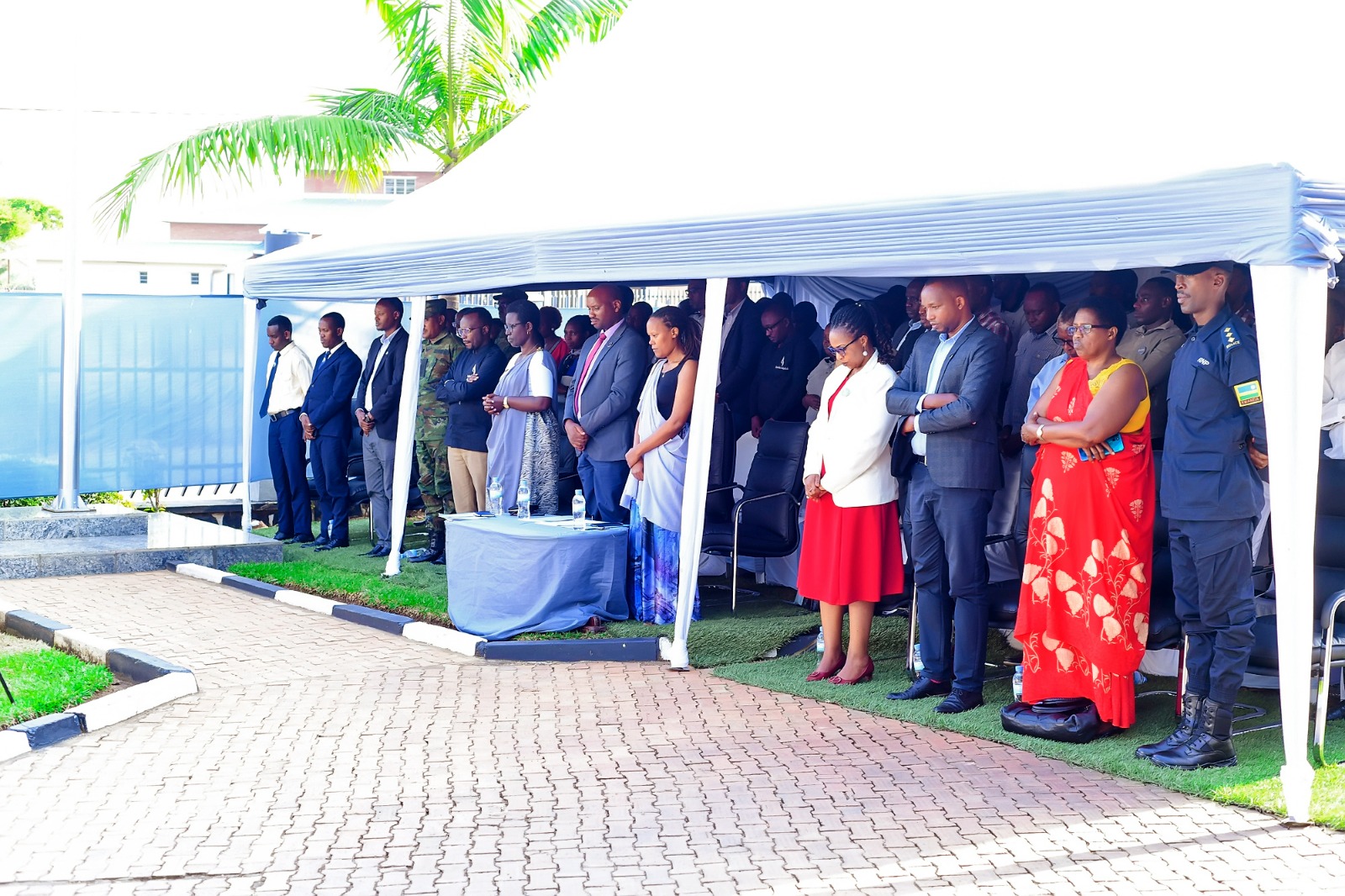 Bafashe umunota wo Kwibuka abari abakozi ba Leta