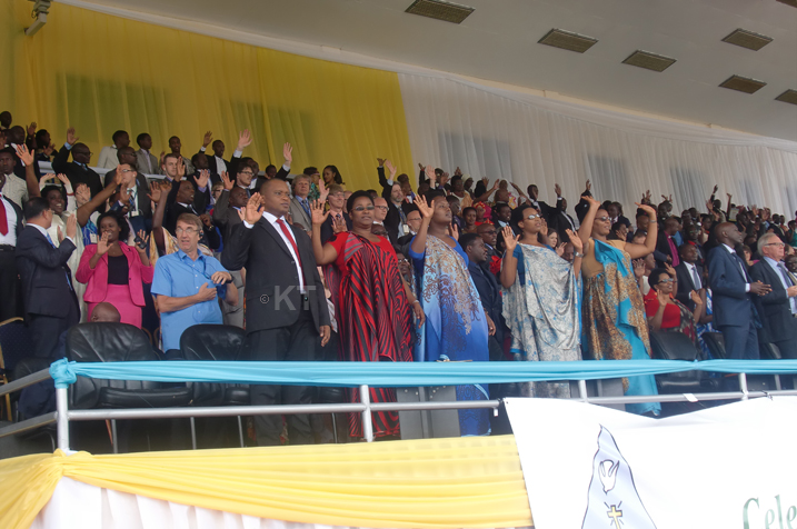 Bafashe umwanya wo guhimbaza Imana