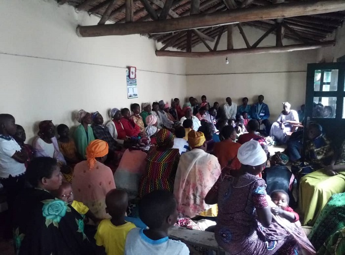 Bafashwe basengera mu rugo rw