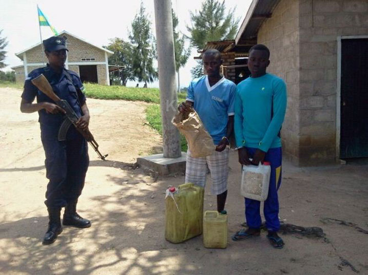 Bafatanywe ibiyobyabwenge.