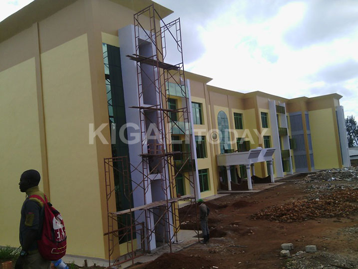 Bafite impungenge ko inyubako y'Akarere ka Kamonyi niyuzura batazaba bakishyuwe.