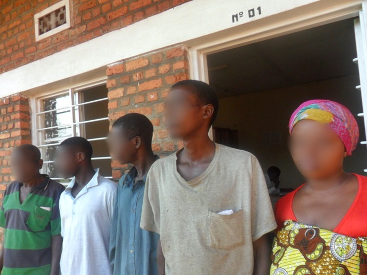 Bafungiye kuri sitasiyo ya Polisi i Kirehe nyuma yo gufatanwa ibiyobyabwenge.