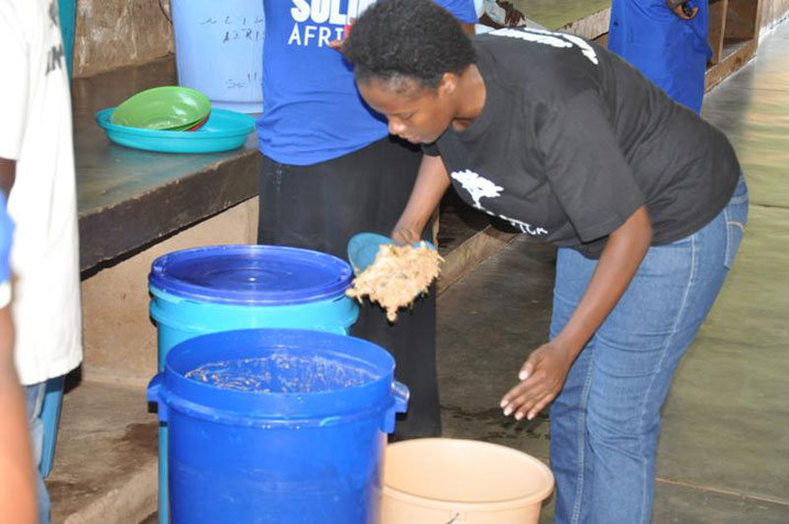 Bagaburira abarwayi 300 buri munsi.