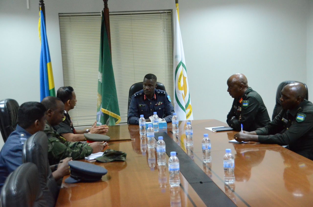 Baganirye birambuye uko ibisirikare byombi byakorana.