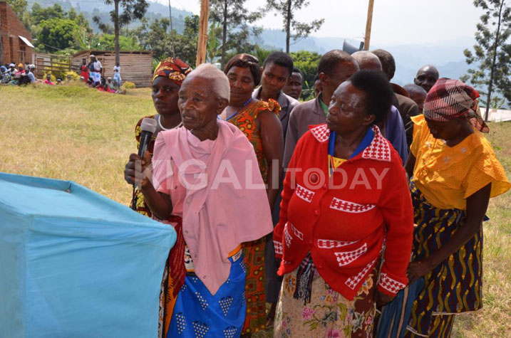 Bagendaga bavuga ibyiza bakesha imiyoborere myiza yaranzwe n'ingoma ya Kagame bakifuza ko akomeza kubayobora.