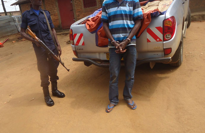 Bagirinshuti avuga ko yabitewe n