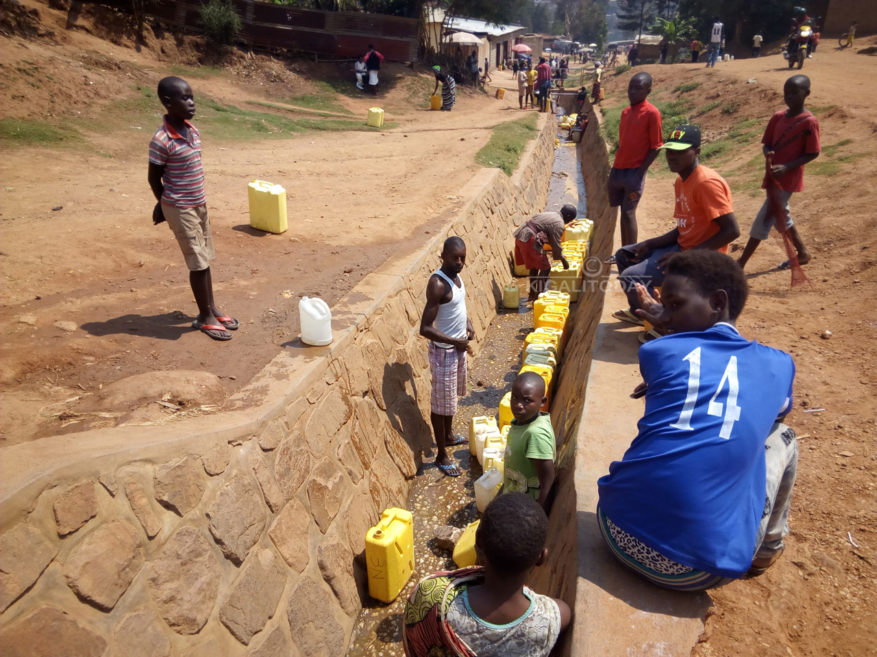 bahangayikishijwe no kubura amazi meza