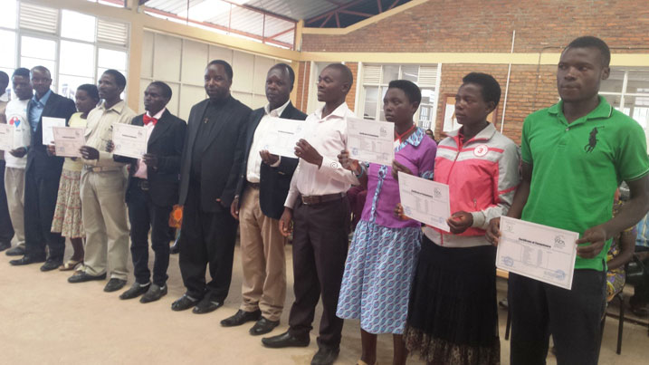 Imyuga bize banaherewe impamyabumenyi bahamya ko yatangiye kubagaburira.