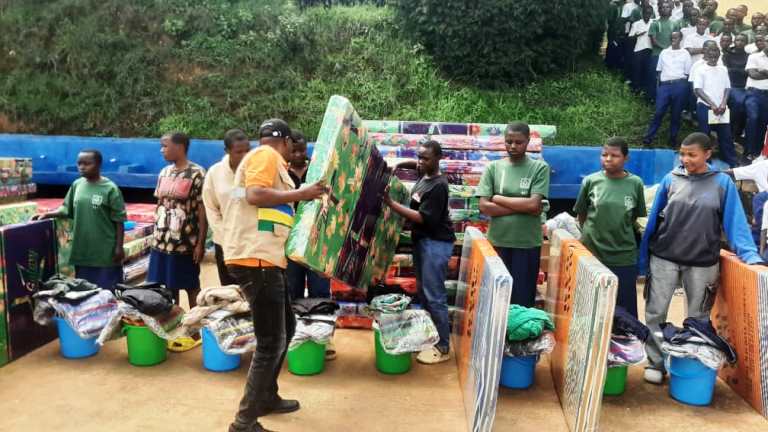 Bahawe n'biryamirwa birimo imifariso